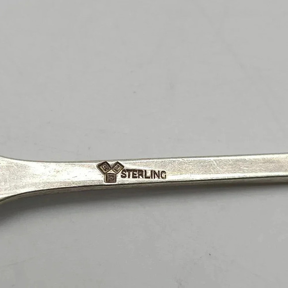 Antique LUNT Monticello Sterling Silver Butter Pick Twisted Tip 6 1/2 inches - Picture 4 of 6